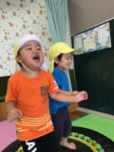 神奈川　横浜　保育園　散歩
