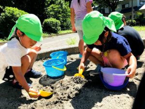 新杉田　保育園　砂遊び