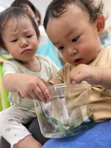 ぴーまん保育園弘明寺、かたつむり、梅雨