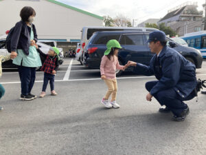 ぴーまん保育園　警察署見学