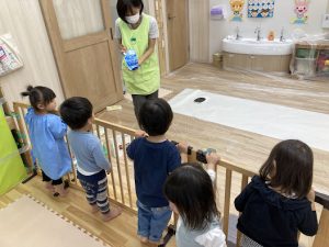 ぴーまん保育園弘明寺　鯉のぼり　２歳　製作