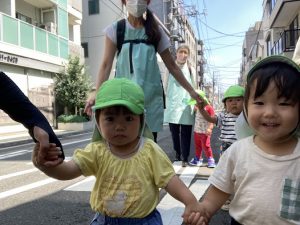 ぴーまん保育園　弘明寺　散歩